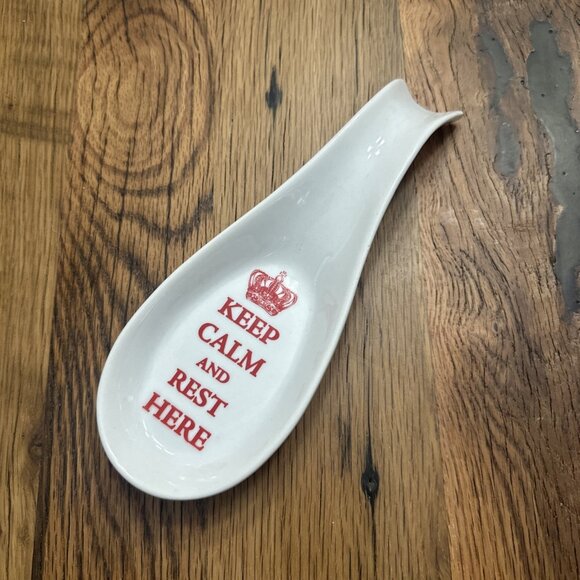 Keep Calm And Rest Here Spoon Rest White With Red Lettering - Picture 1 of 2